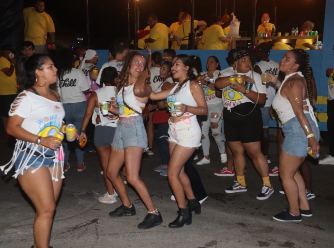 Parada Nacional di Luz tabata simple pero yen ambiente   